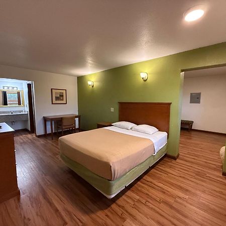 Relax Inn & Suites Mattoon Exterior foto